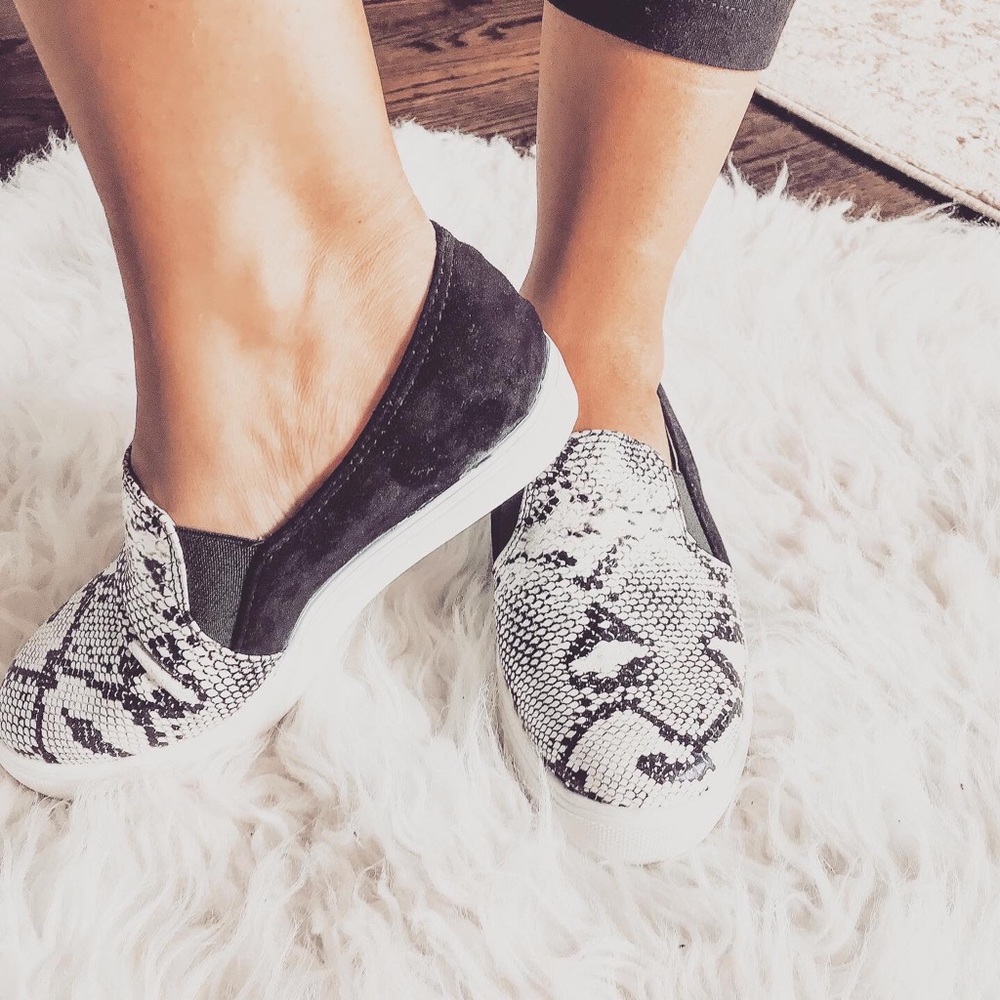 ||𝕁𝕦𝕤𝕥 𝕚𝕟 || Snake 🐍 print Sneaker